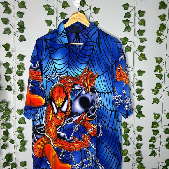 Vintage spiderman button up - Picture 2 of 7